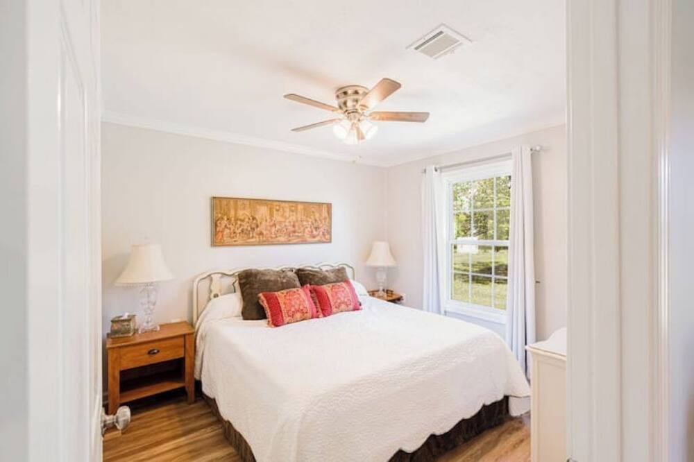 Photo of Bedroom in Breaux Bridge