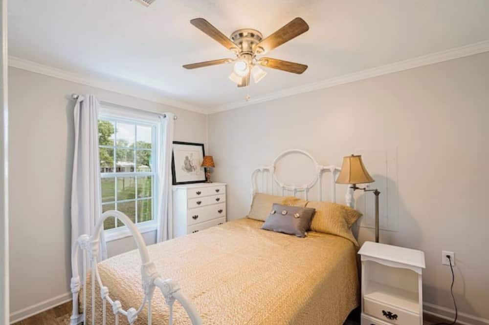 Photo of Bedroom in Breaux Bridge