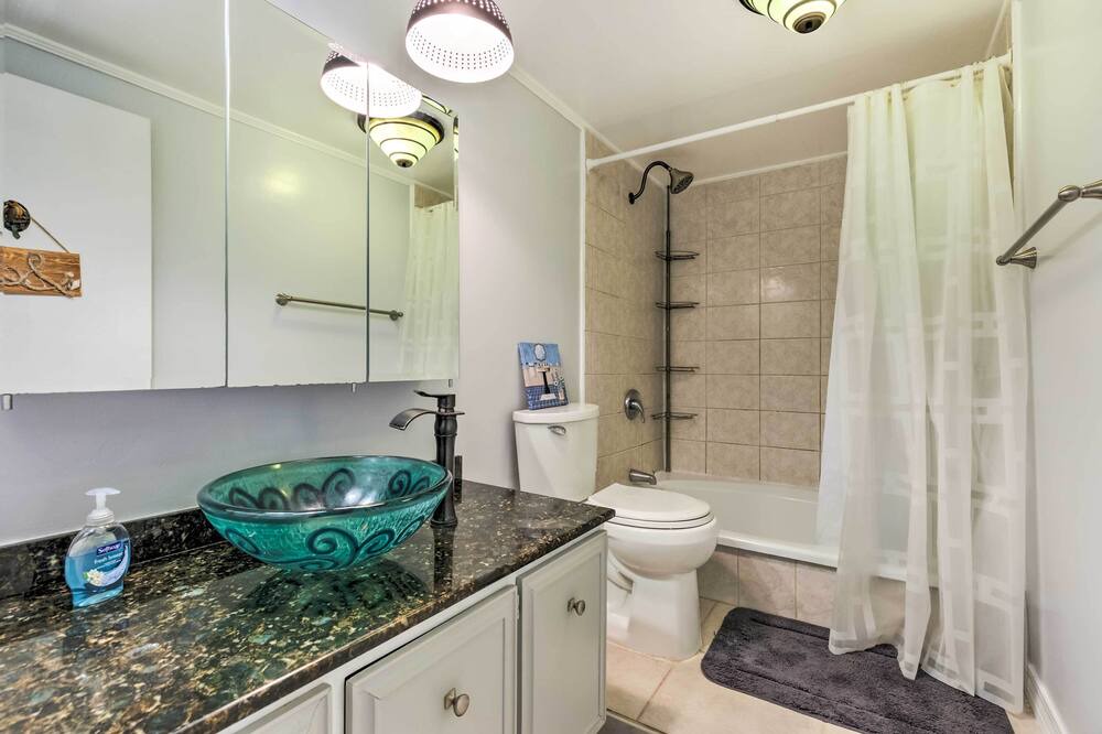 Photo of Bathroom in Diamondhead