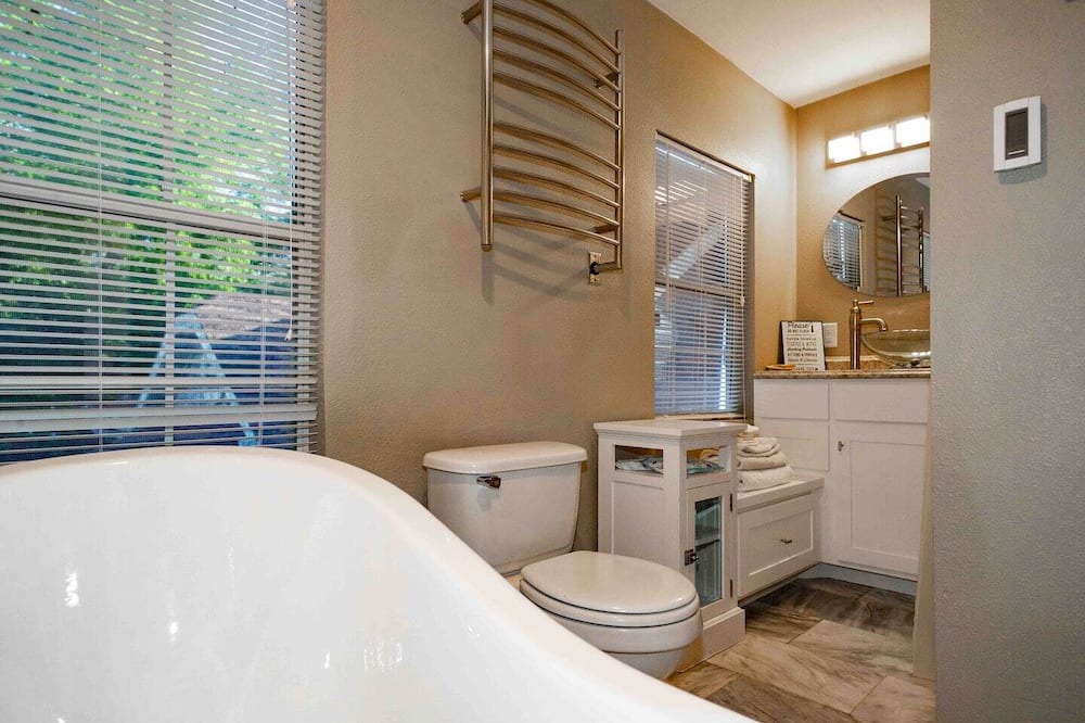 Photo of Bathroom in Kessler