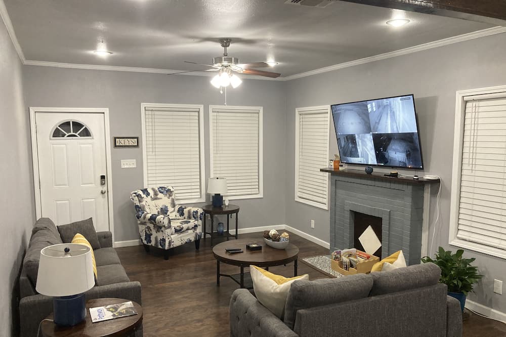 Photo of Livingroom in Highland Historic District