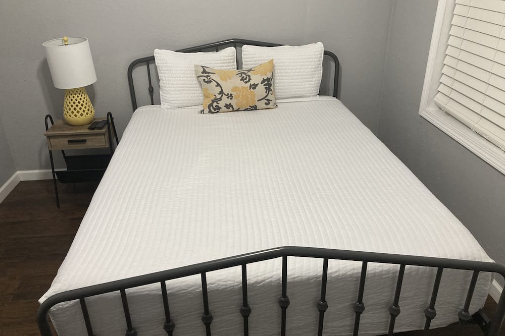 Photo of Bedroom in Highland Historic District