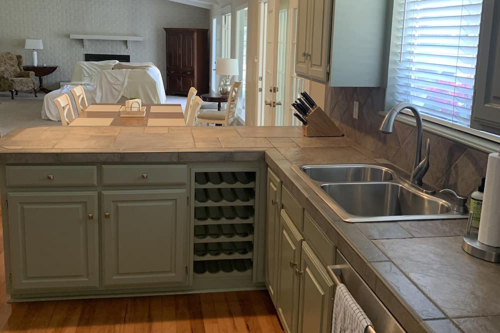 Photo of Kitchen in Holly Lake Ranch