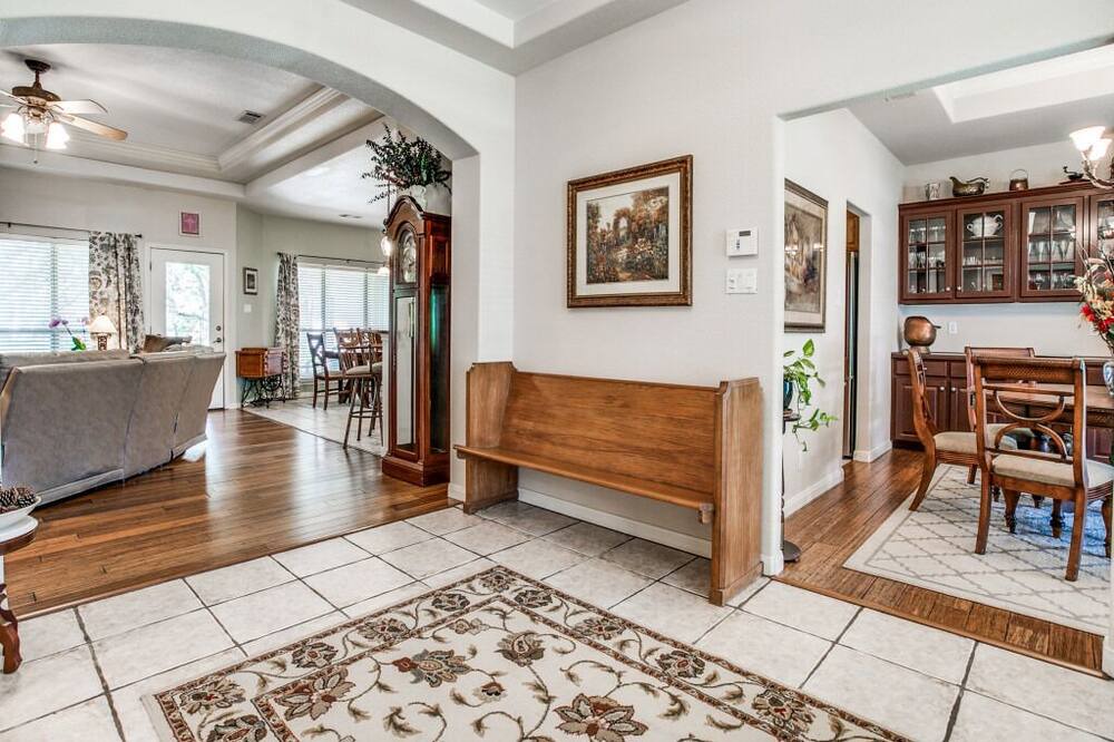 Photo of Livingroom in Far North Central