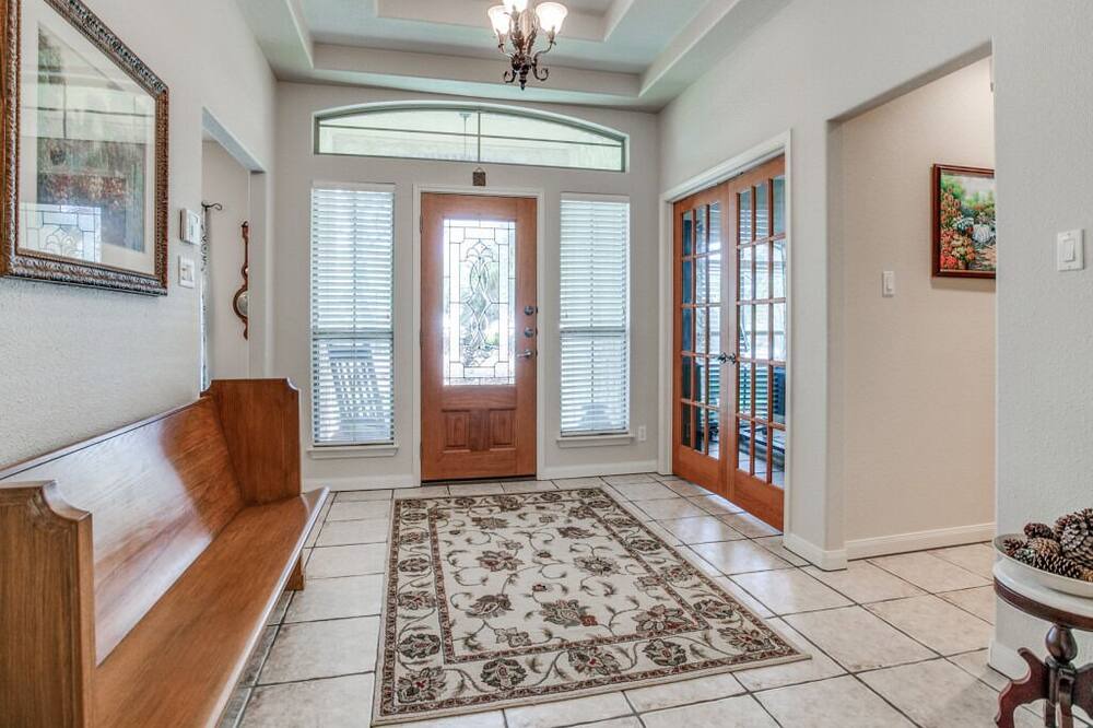 Photo of Livingroom in Far North Central