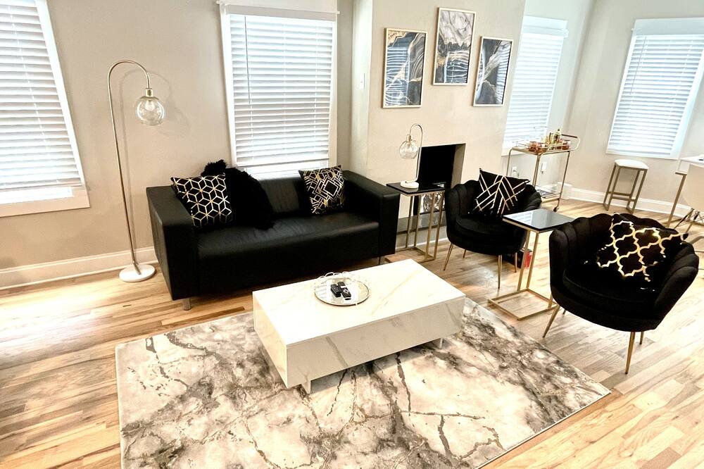 Photo of Livingroom in Near East Side