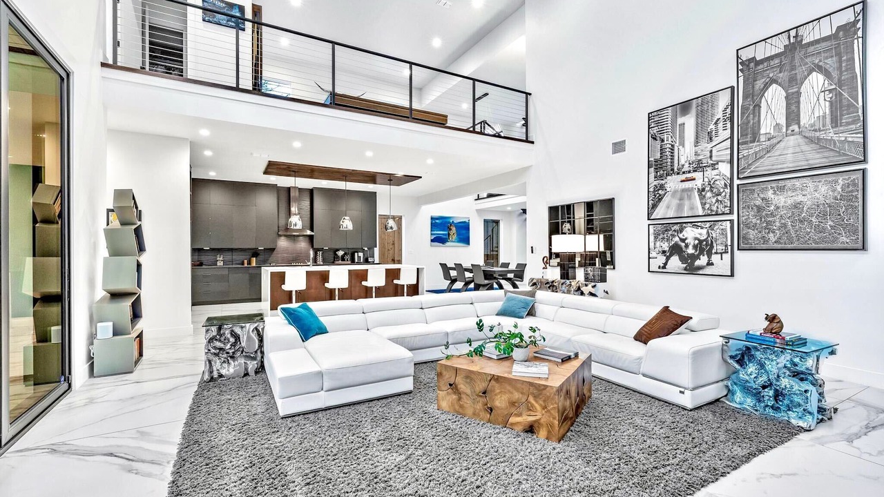 Photo of Livingroom in Knox - Henderson