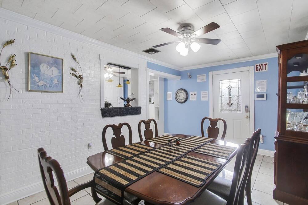 Photo of Kitchen in Old Aurora