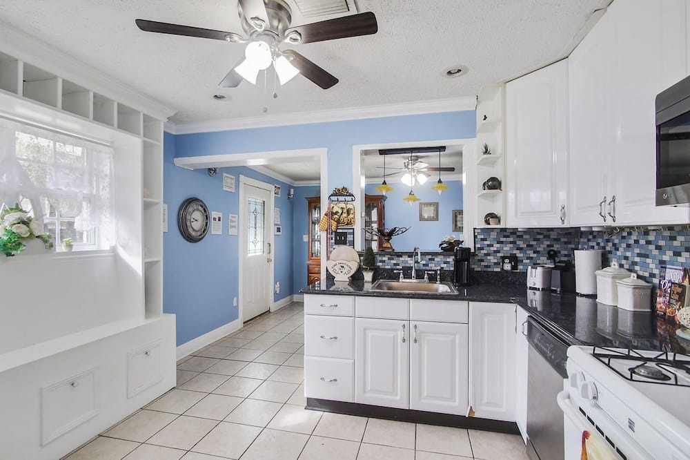 Photo of Kitchen in Old Aurora