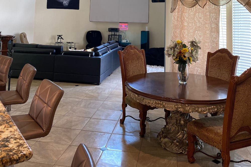 Photo of Livingroom in Alvin