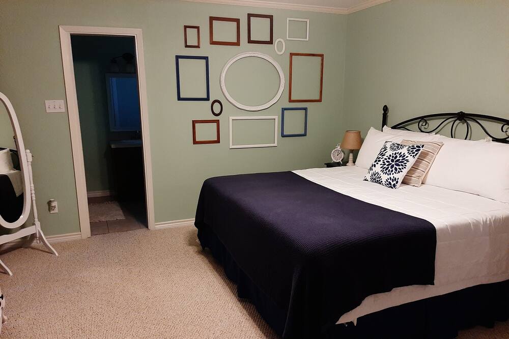 Photo of Bedroom in Holly Lake Ranch