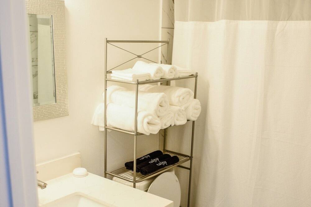 Photo of Bathroom in Gentilly Woods