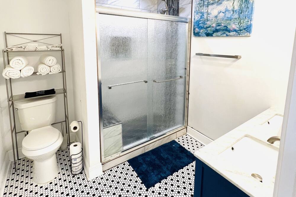 Photo of Bathroom in Gentilly Woods