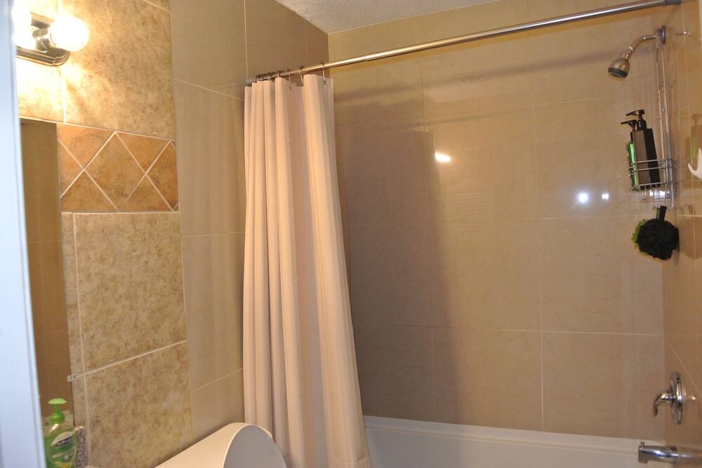 Photo of Bathroom in Tall Timbers - Brechtel