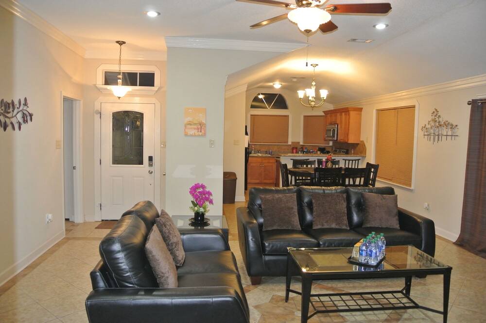 Photo of Livingroom in Tall Timbers - Brechtel