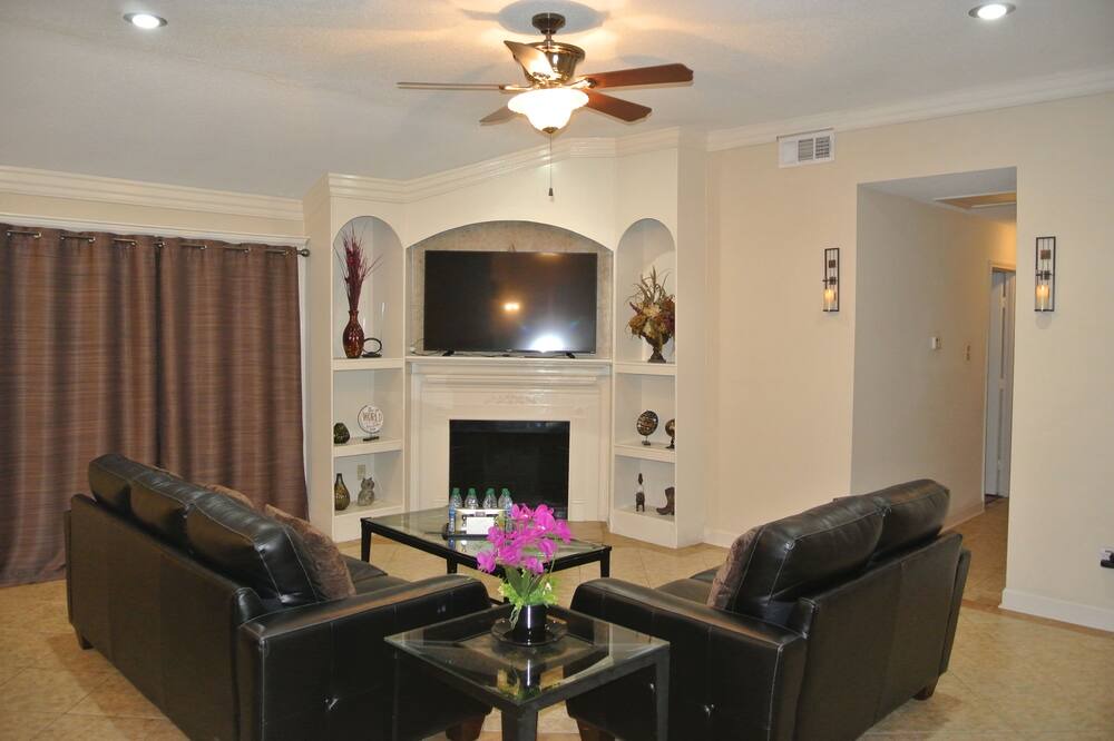 Photo of Livingroom in Tall Timbers - Brechtel