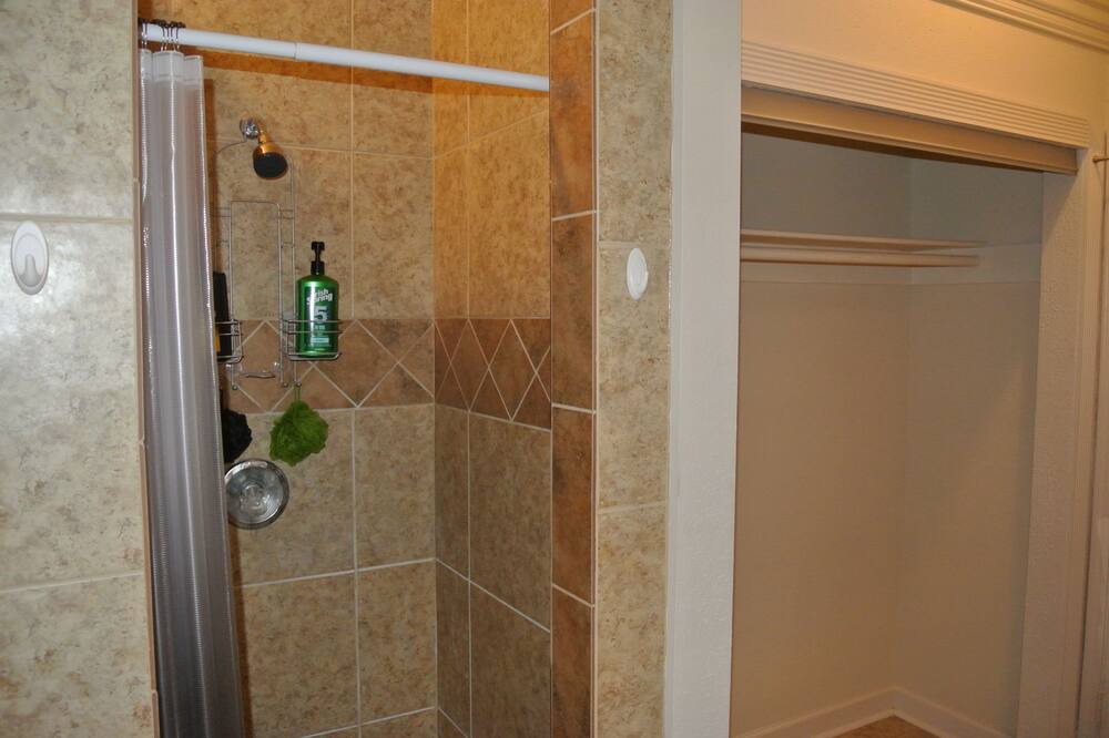 Photo of Bathroom in Tall Timbers - Brechtel