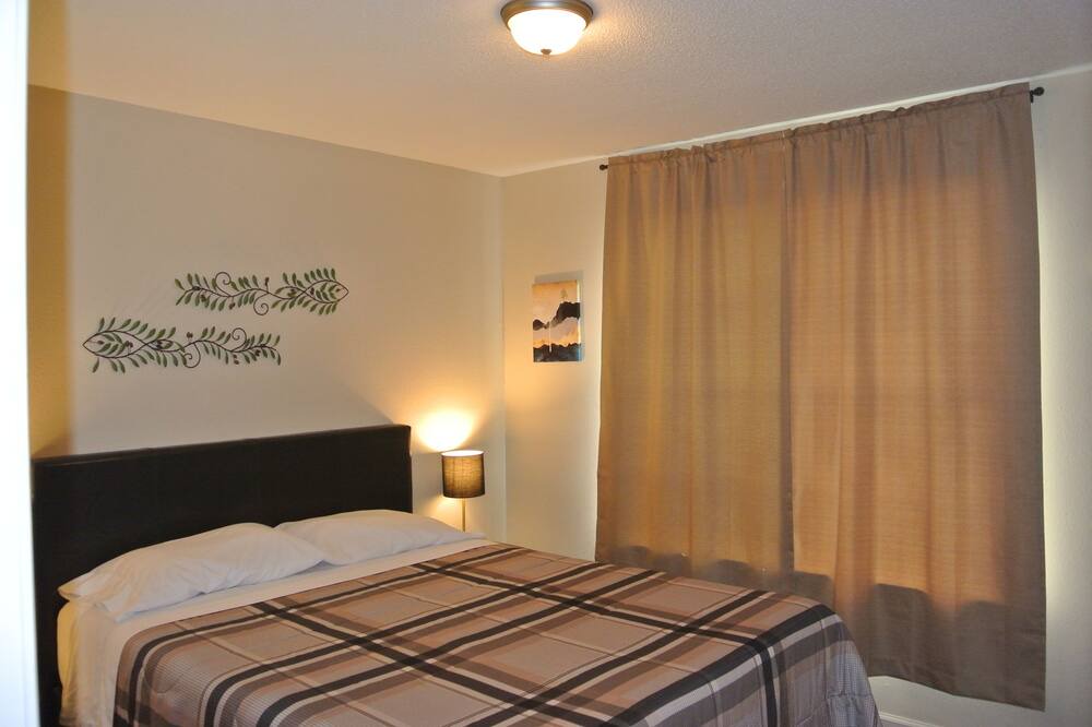 Photo of Bedroom in Tall Timbers - Brechtel