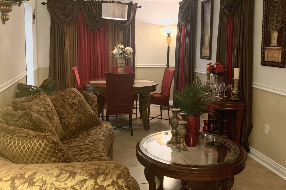 Photo of Livingroom in Little Woods