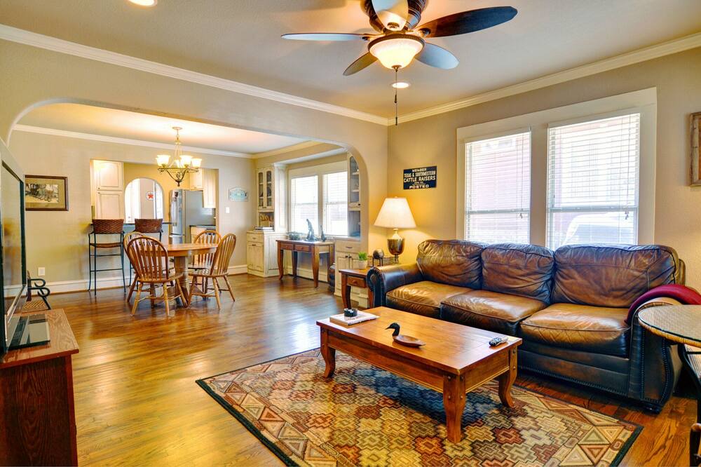 Photo of Livingroom in Arlington Heights