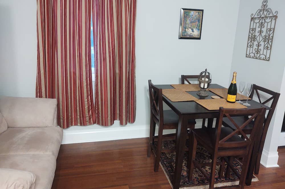 Photo of Livingroom in Seventh Ward