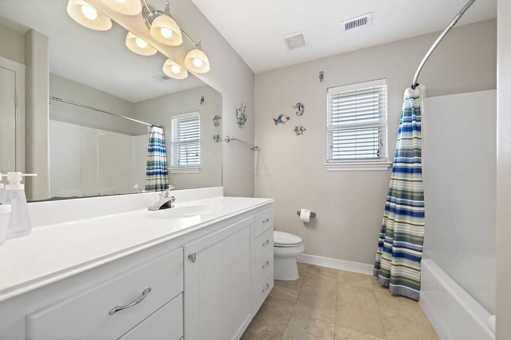 Photo of Bathroom in Pirates Beach West