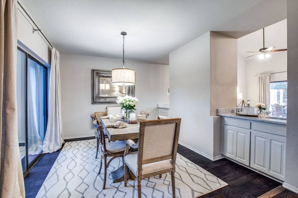 Photo of Livingroom in Far North Dallas