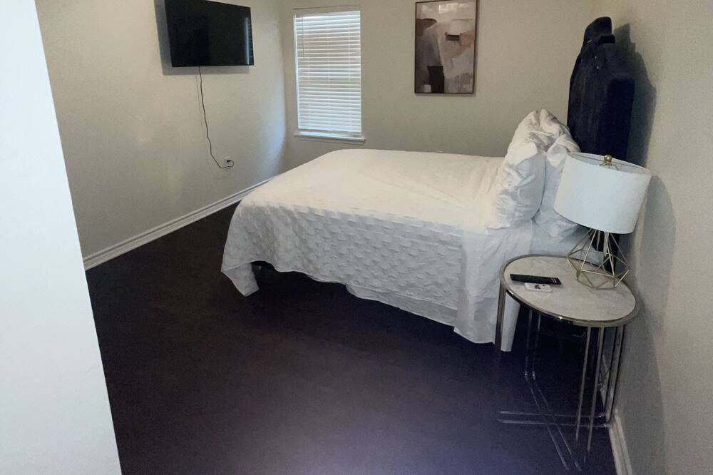 Photo of Bedroom in Tall Timbers - Brechtel