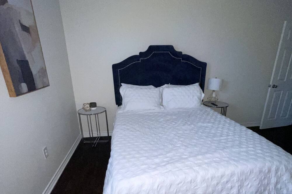 Photo of Bedroom in Tall Timbers - Brechtel