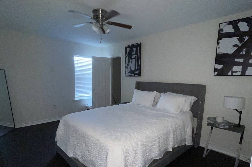 Photo of Bedroom in Tall Timbers - Brechtel
