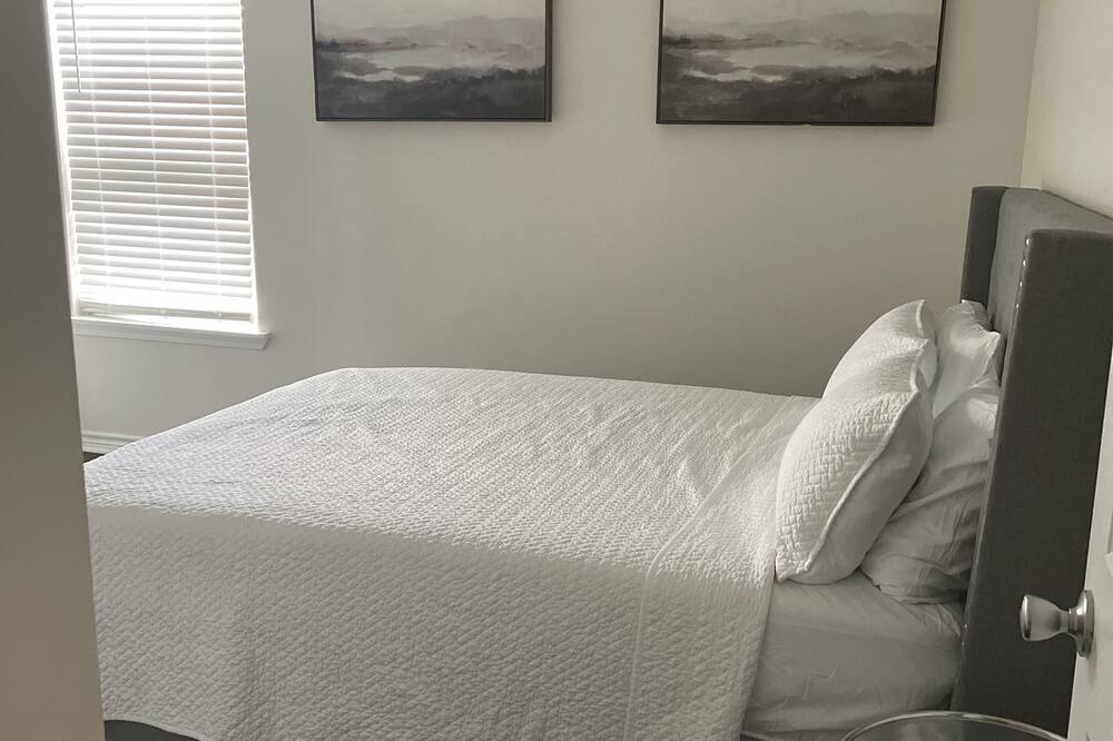 Photo of Bedroom in Tall Timbers - Brechtel