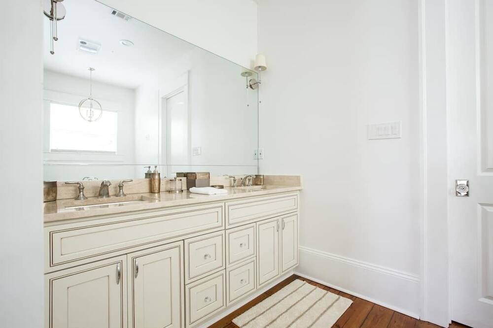 Photo of Bathroom in Audubon