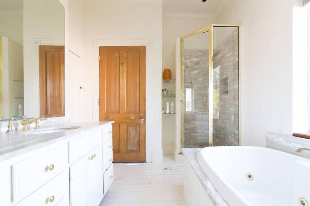 Photo of Bathroom in Carrollton