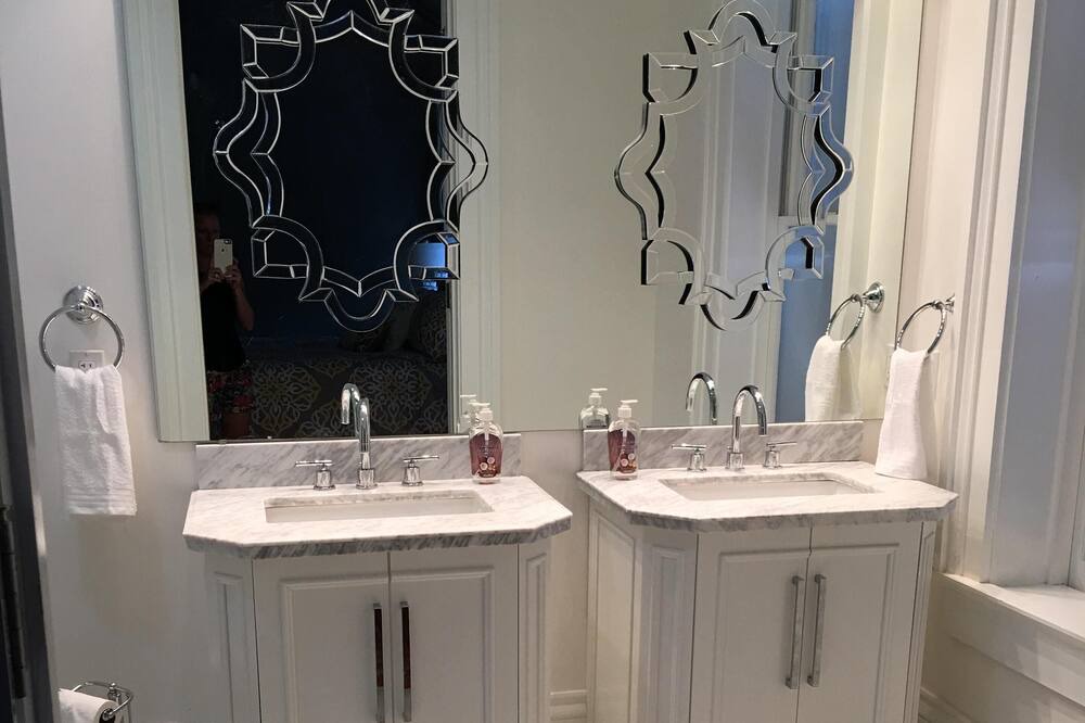Photo of Bathroom in Faubourg Lafayette