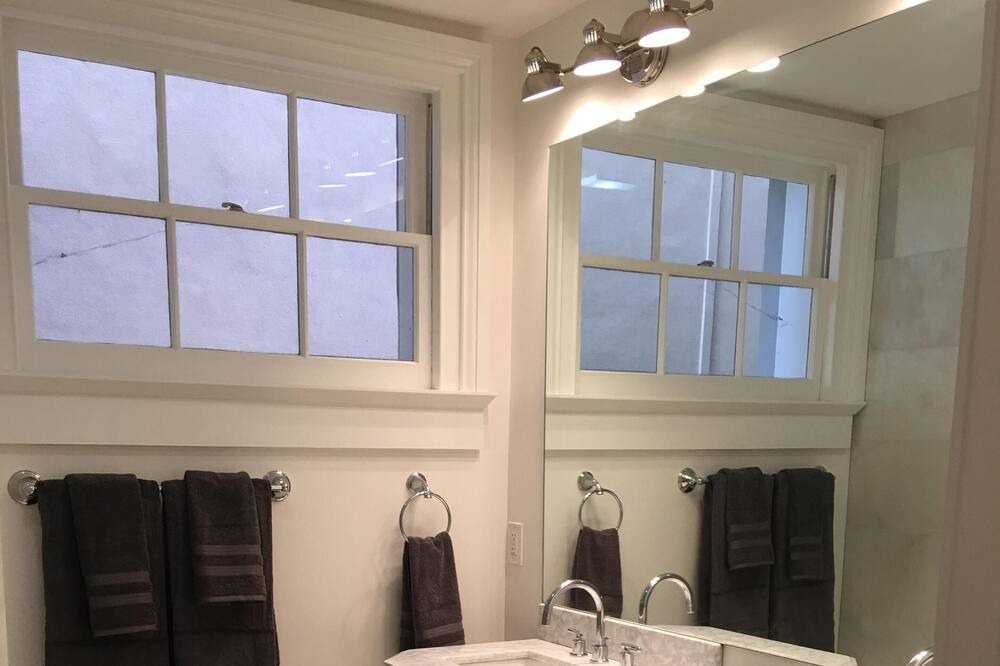 Photo of Bathroom in Faubourg Lafayette