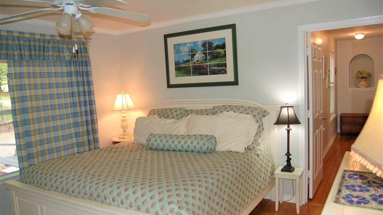 Photo of Bedroom in Holly Lake Ranch