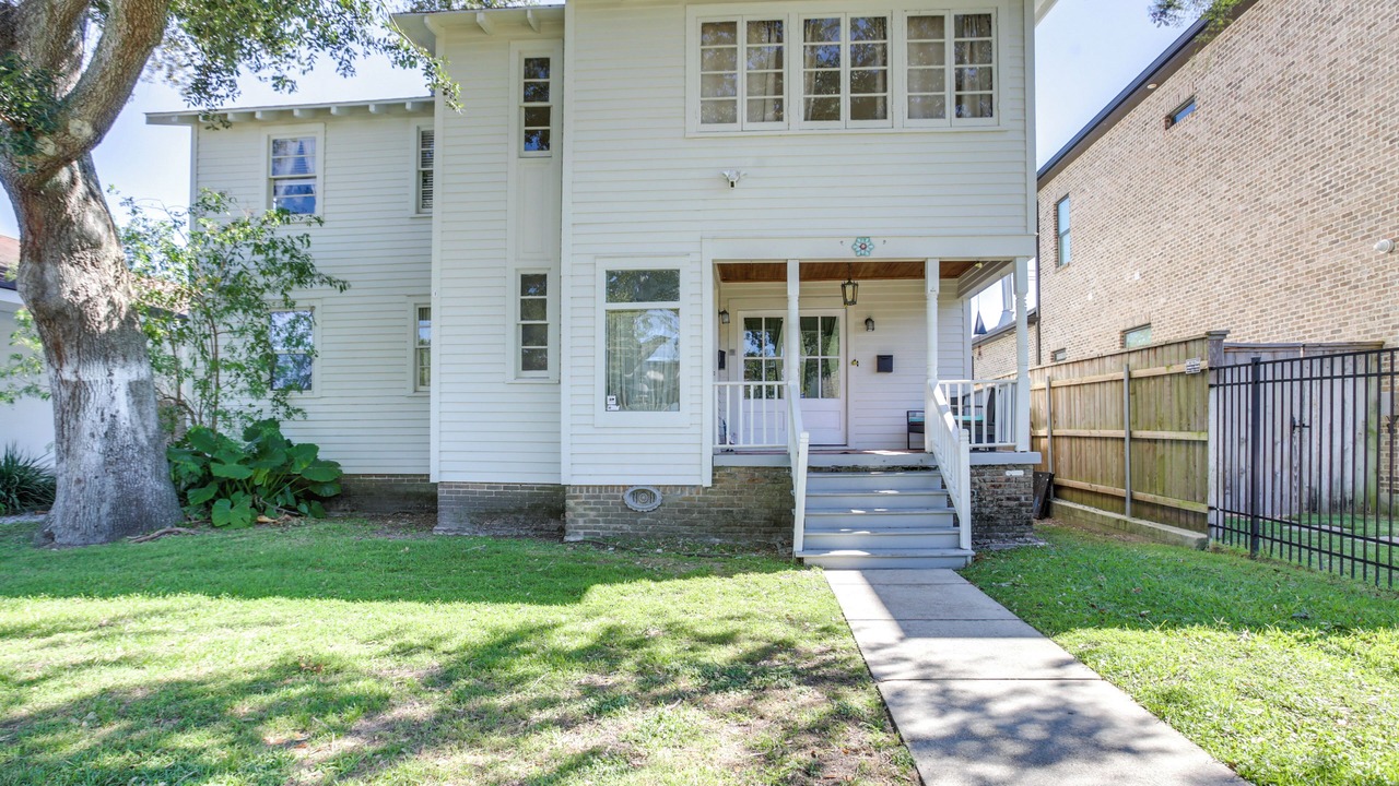 Photo of Outdoor in Lakeview