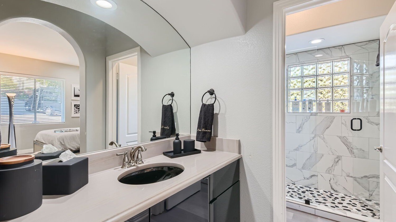 Photo of Bathroom in Long Canyon