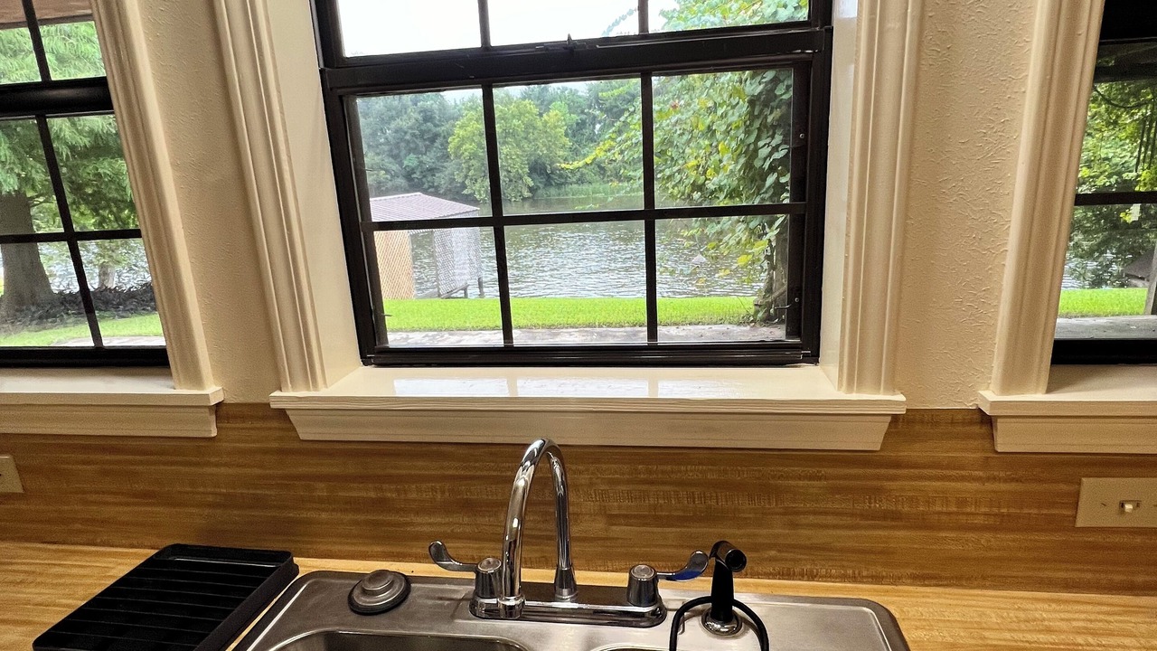 Photo of Kitchen in Flora