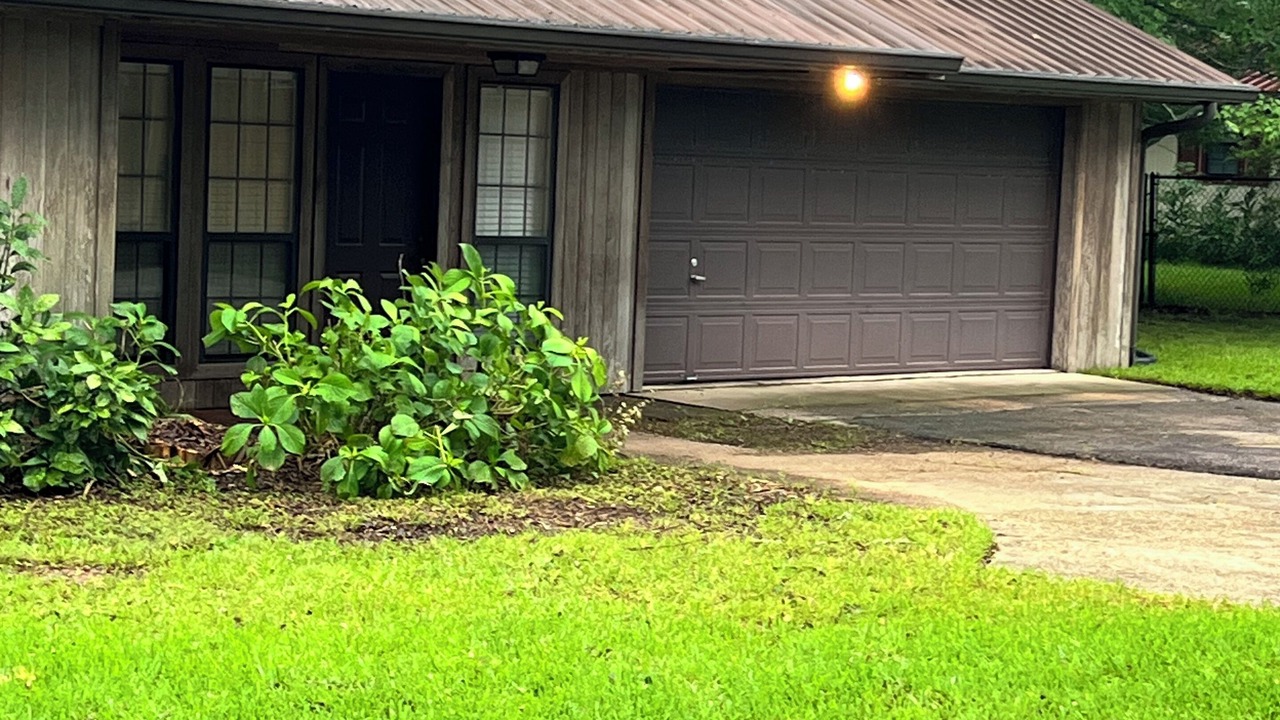 Photo of Outdoor in Flora