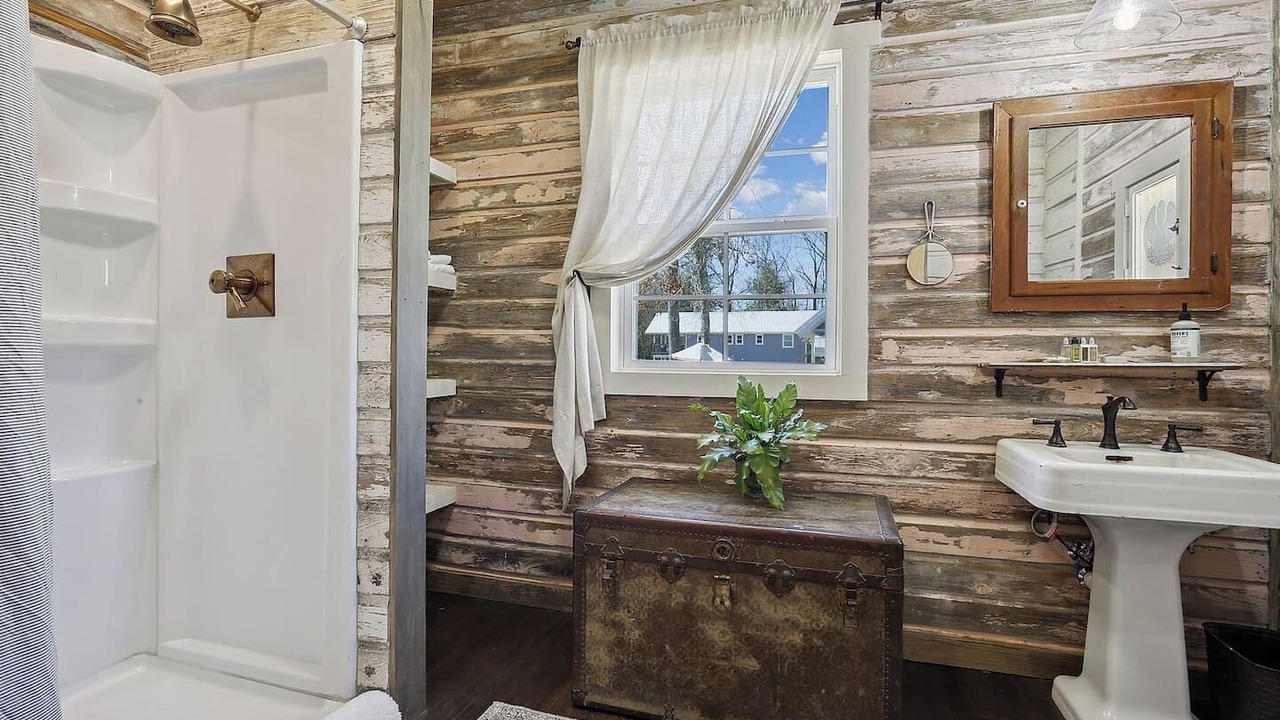 Photo of Bathroom in St. Francisville