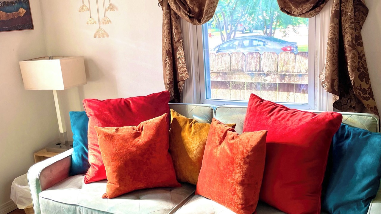 Photo of Livingroom in Holy Cross District