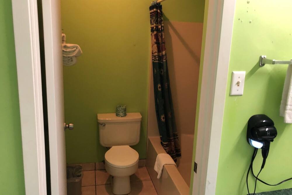 Photo of Bathroom in Effie