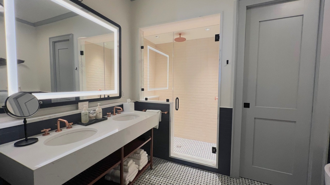 Photo of Bathroom in Central Business District