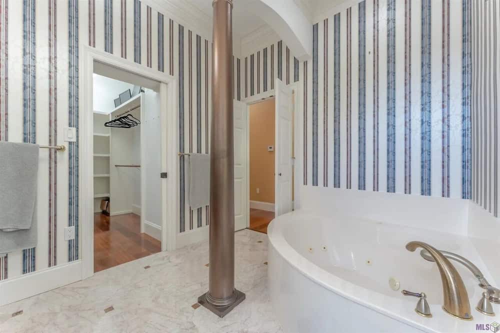 Photo of Bathroom in Maurepas