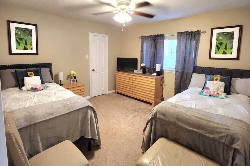 Photo of Bedroom in League City