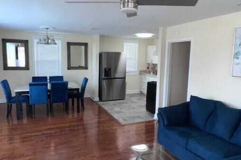 Photo of Livingroom in Behrman