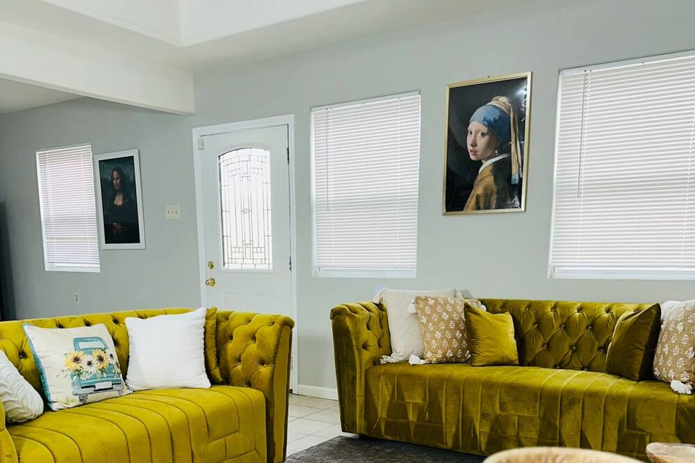 Photo of Livingroom in Hollygrove
