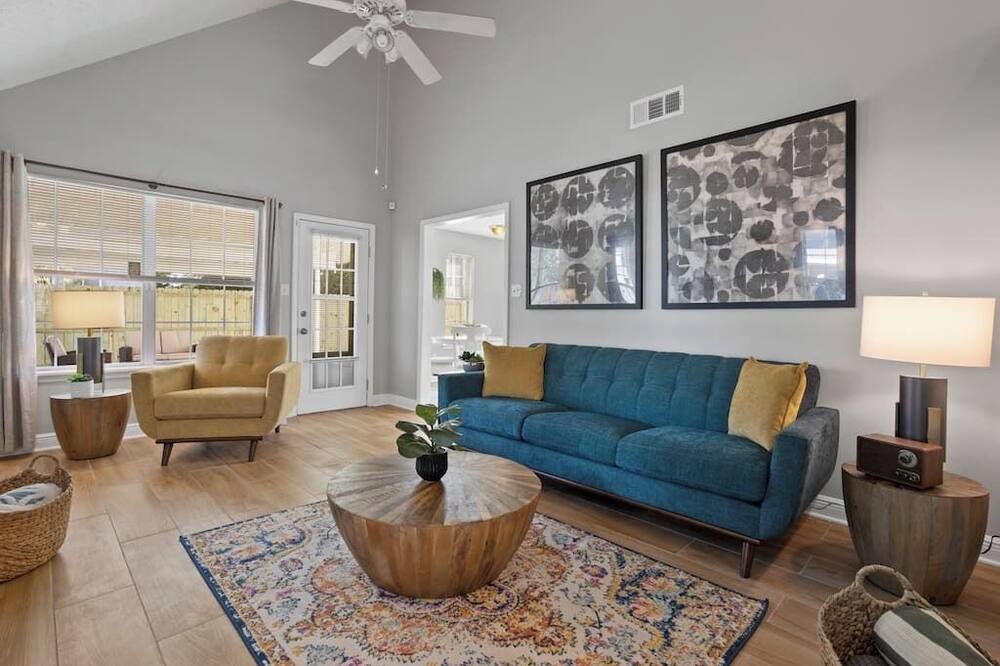 Photo of Livingroom in Biloxi