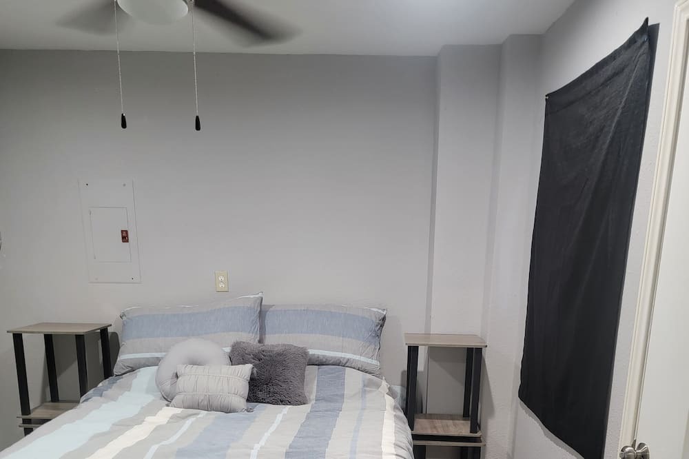 Photo of Bedroom in Alvin
